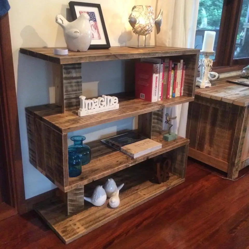 pallet bookshelf