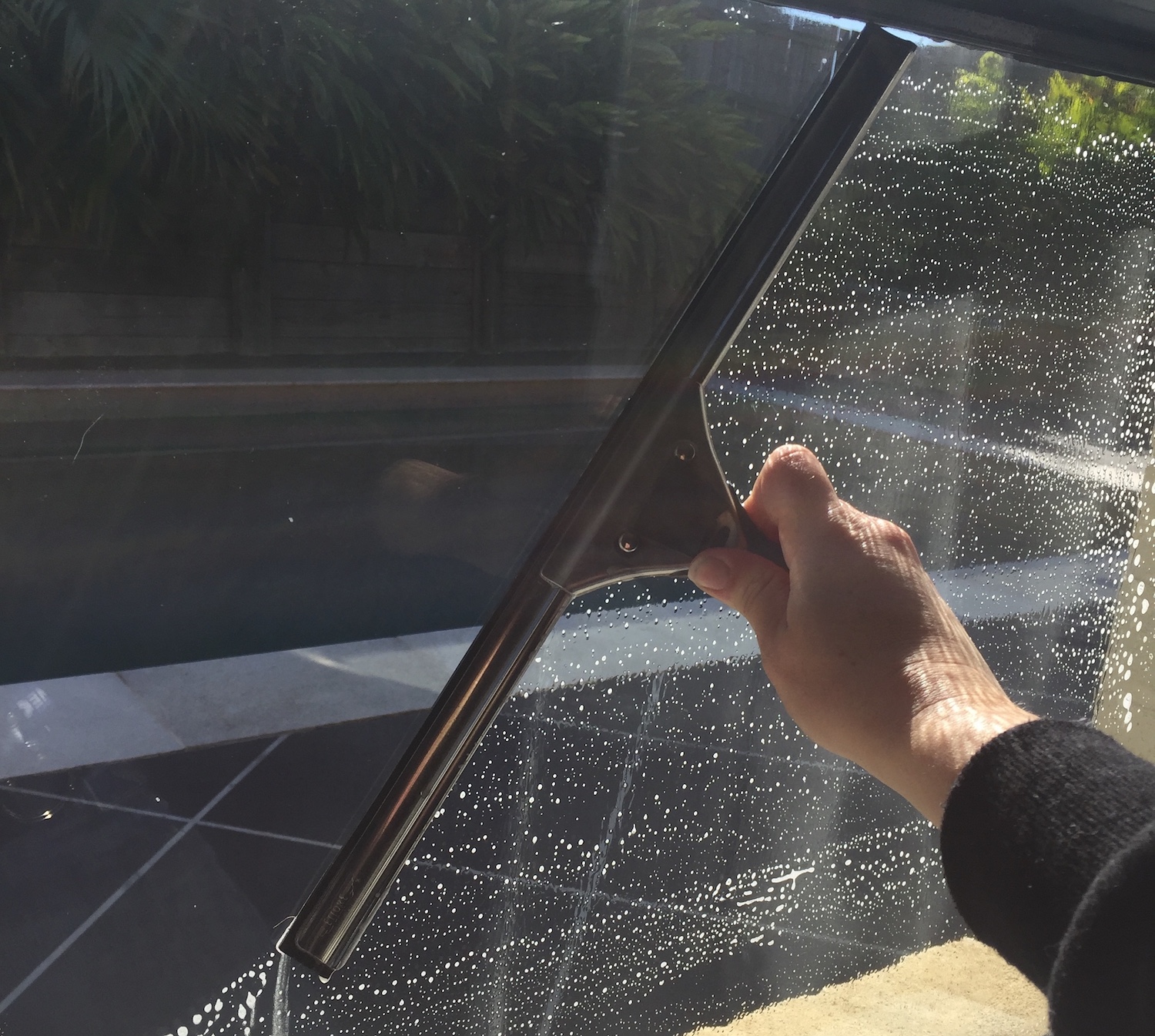 Cleaning Windows Quickly and Efficiently