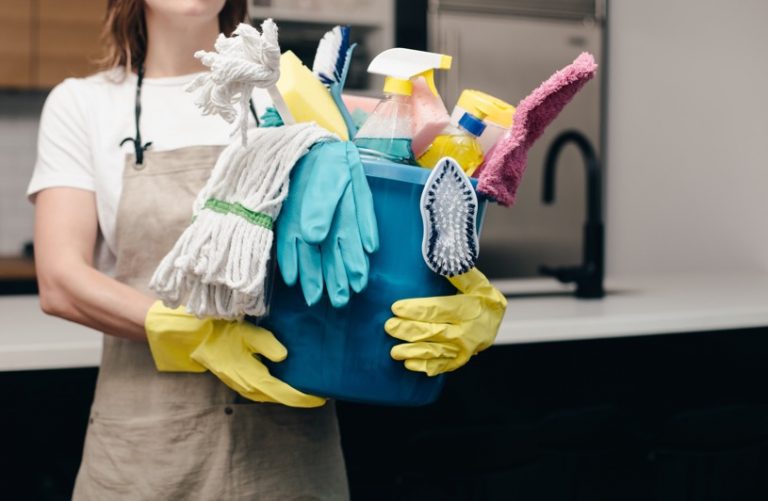 Super Effective DIY Home Cleaning Tips That Professional Cleaners Use
