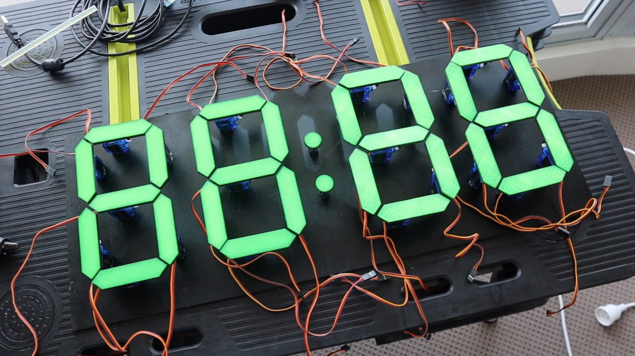 Mechanical 7 Segment Display Clock Using An Arduino & 28 Servos - The ...