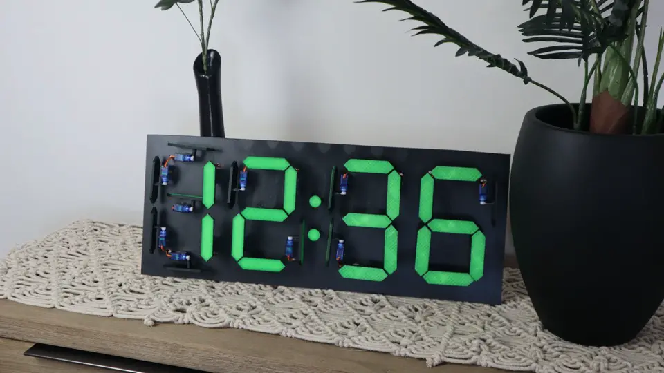 Mechanical 7 Segment Display Clock Using An Arduino & 28 Servos