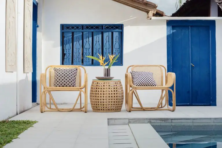 Make a Celebrity Style Lounge Area in Your Backyard