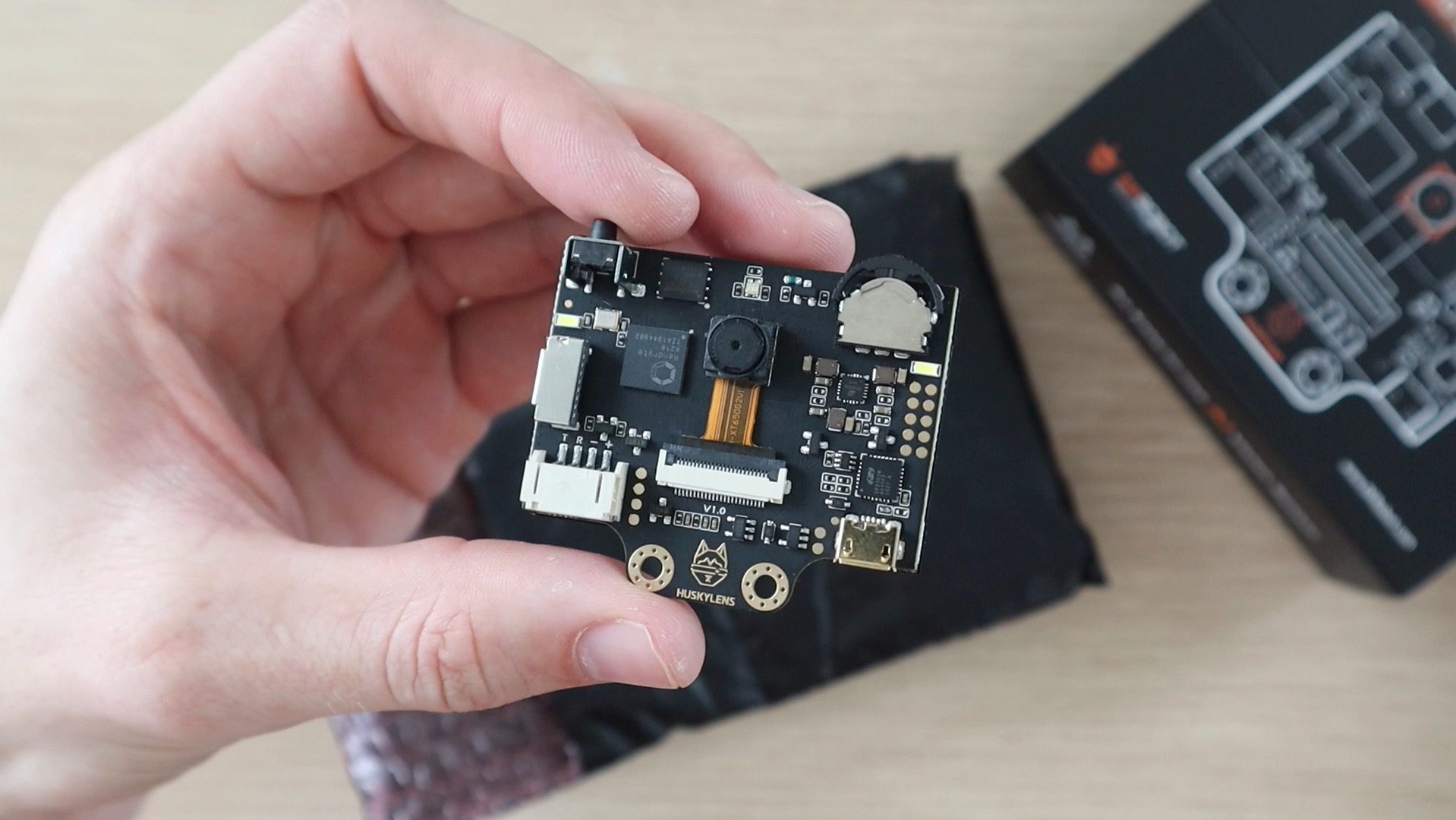 Huskylens Unboxed The DIY Life