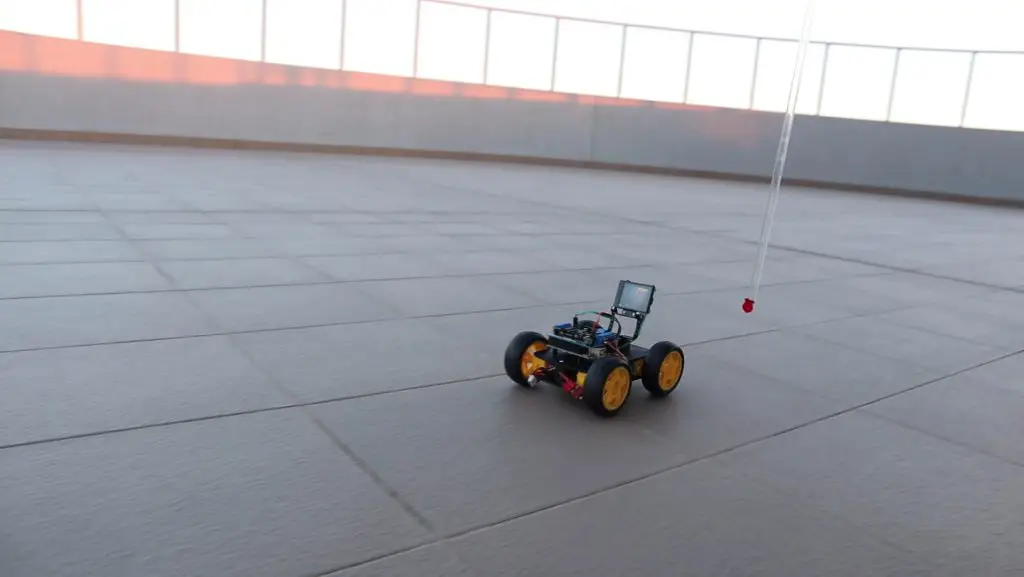 Robot Car Following Object Being Tracked Using Huskylens