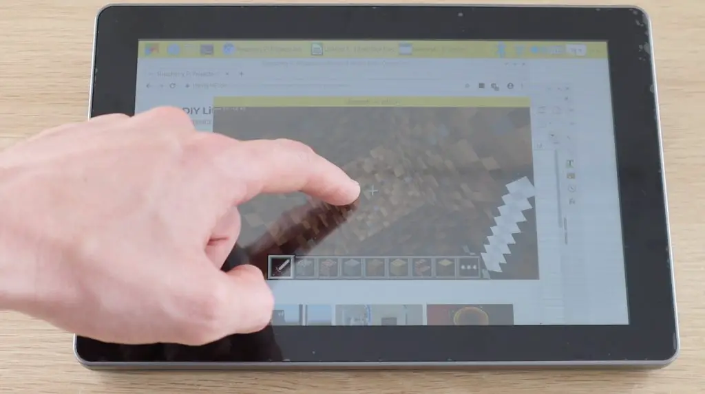 Playing Minecraft on the RasPad