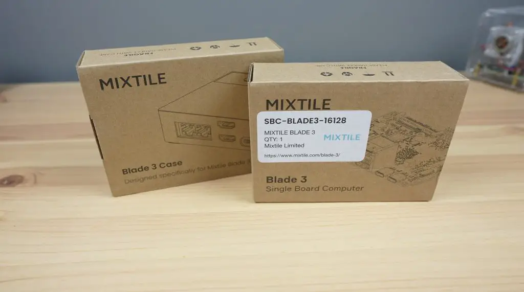 Mixtile Blade 3 In Box