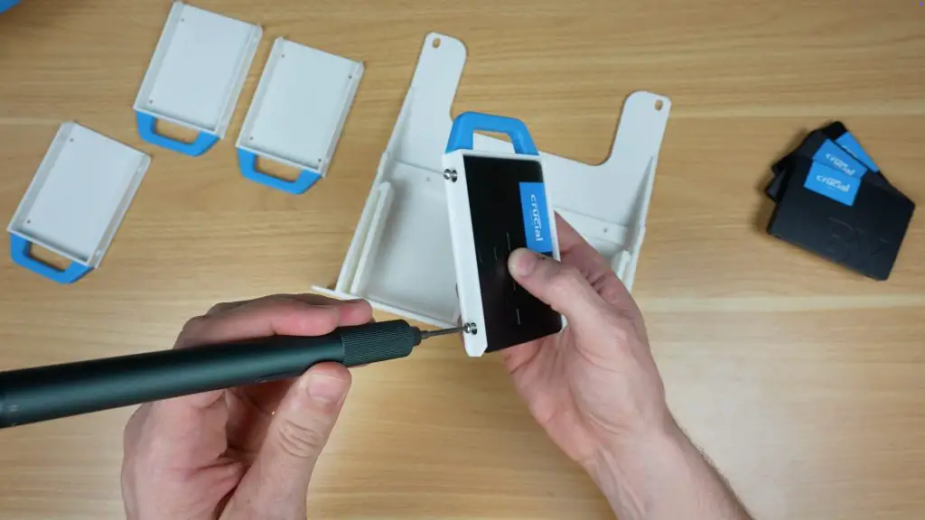 Installing 2.5 Inch Drives In Trays